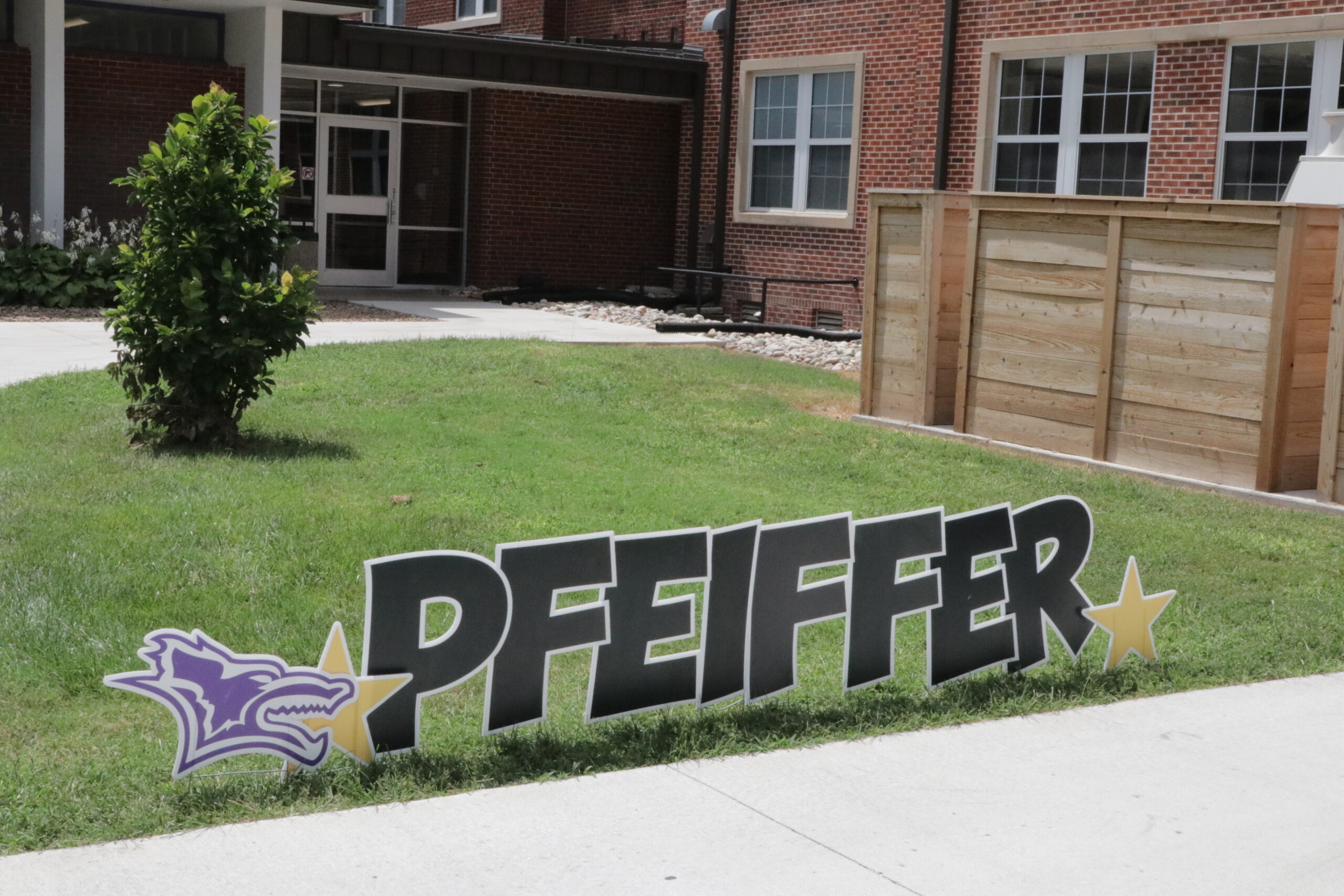 Pfeiffer Hall sign at move-in